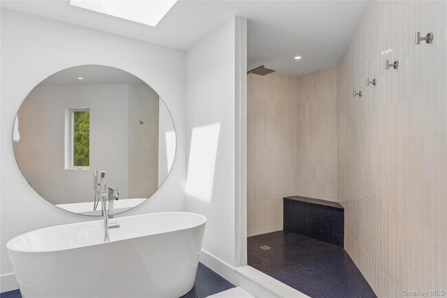 Building Photo - 2 Acorn Path