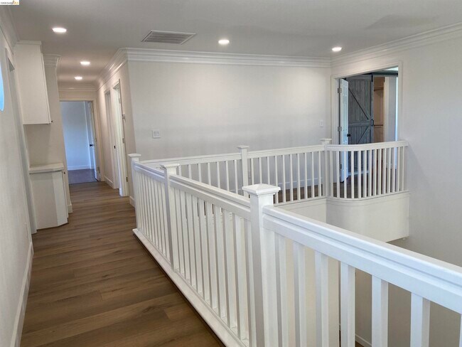 Building Photo - 1417 Solana Dr