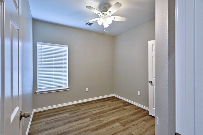 Building Photo - 11911 Nelwood St