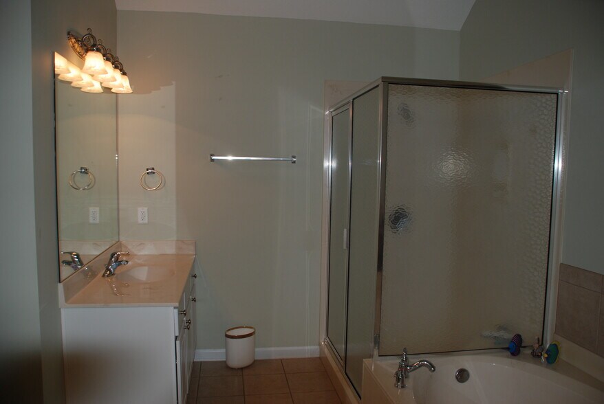 Building Photo - 145 White Dogwood Ln