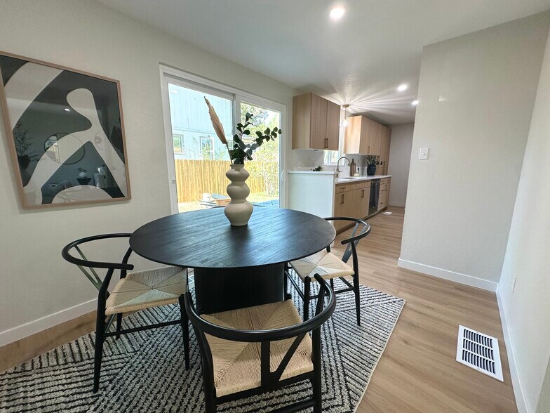 Building Photo - 140 Judson St