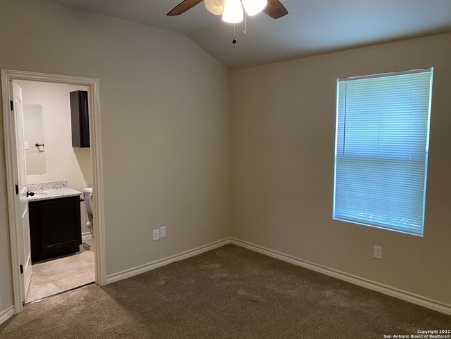 Building Photo - 6958 Lakeview Dr.