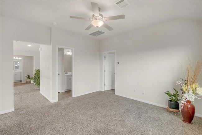 Building Photo - 223 Balsam St