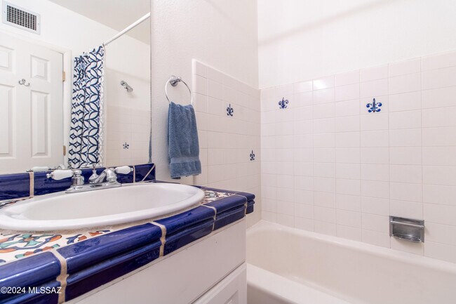 Building Photo - 3752 E Calle Guaymas
