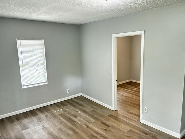 Building Photo - 1415 Lila Ave