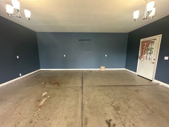 Building Photo - 2351 N Buhach Rd