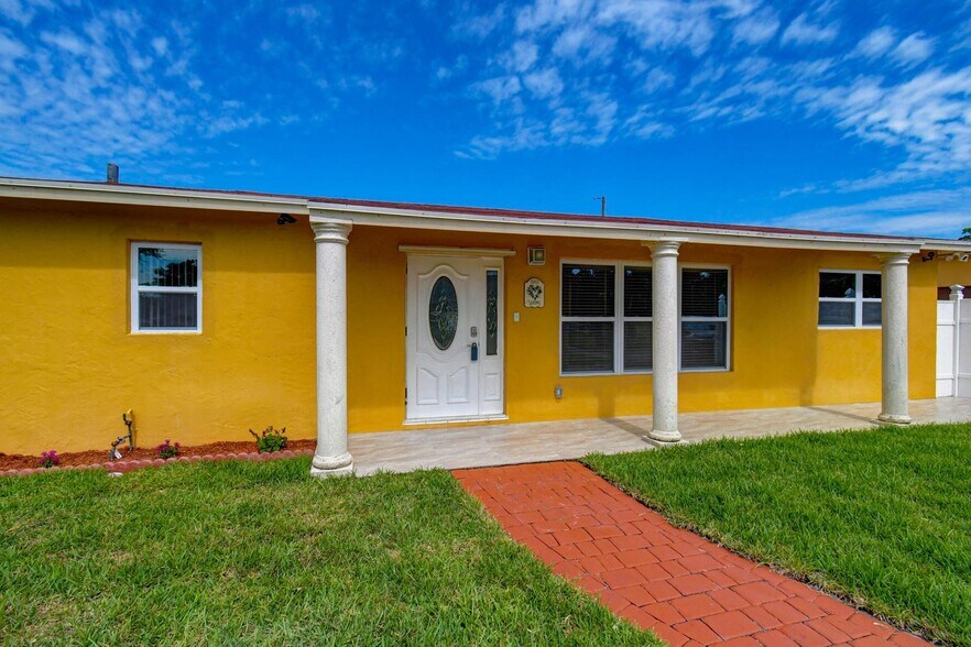 Building Photo - 15021 Jackson Rd