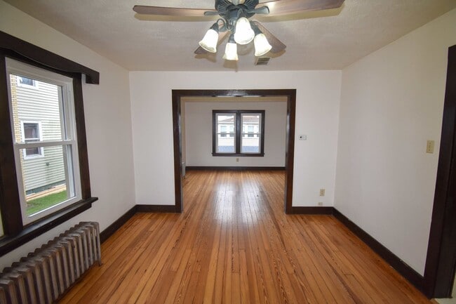 Building Photo - Spacious Three Bedroom House in Mill Hall!