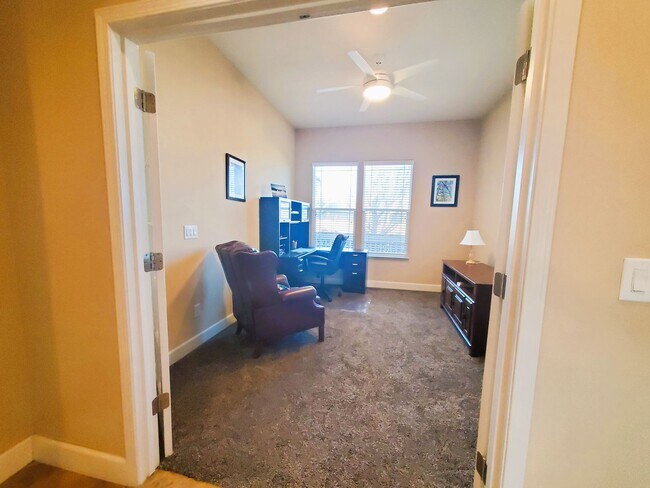 Building Photo - Gorgeous executive style home available fo...