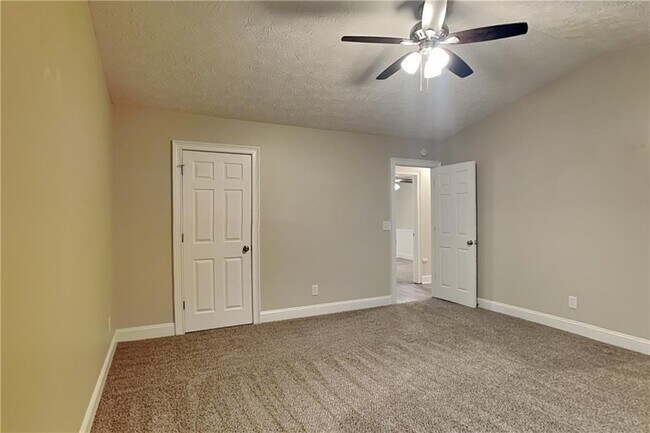 Building Photo - 213 Brolley Woods Dr