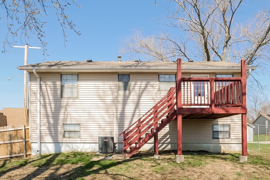 Building Photo - 101 E Pacific Dr