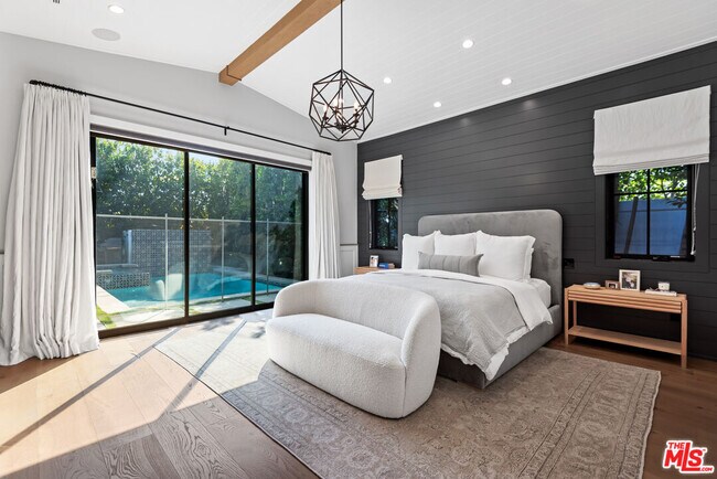 Building Photo - 16712 Addison St