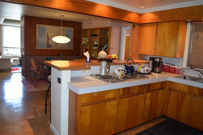 Building Photo - 301 Homan Ave