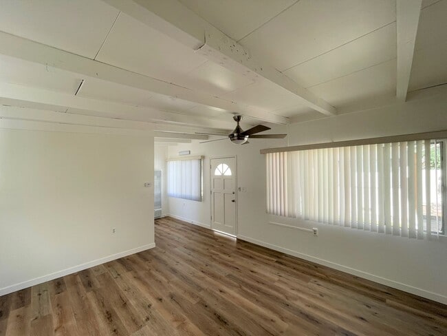 Building Photo - 606 1/2 E Oak St
