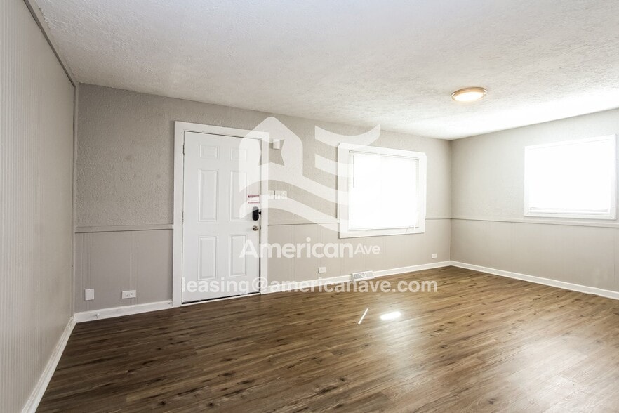 Building Photo - 1648 Iowa St