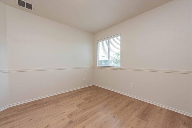Building Photo - 10502 Wylie Dr