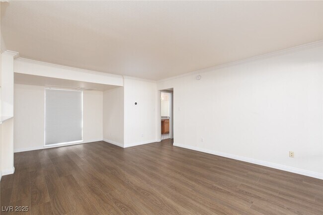 Building Photo - 753 Oakmont Ave