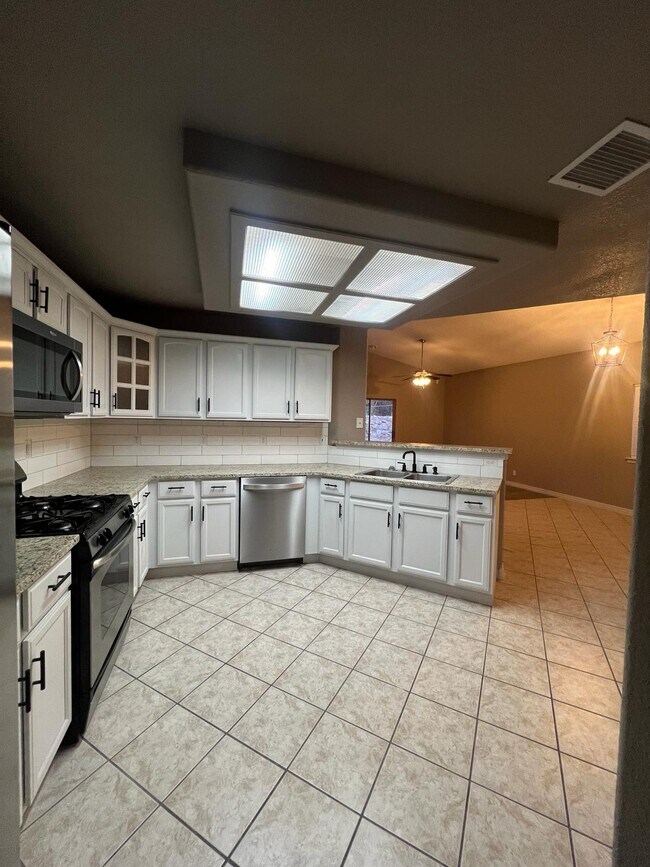 Building Photo - 13742 Paseo Verde Dr