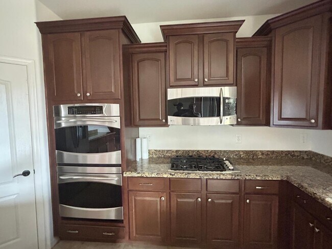 Building Photo - 5537 W Desert Hollow Dr