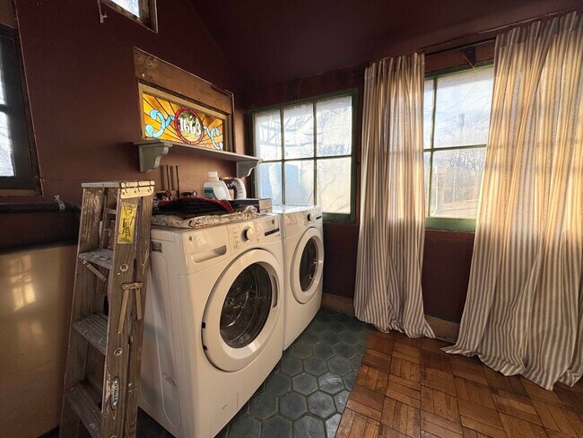 Building Photo - 1539 Madison Ave