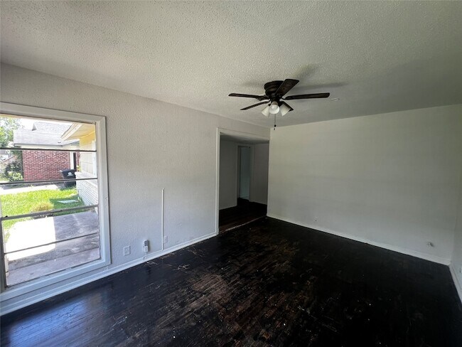 Building Photo - 9306 St Lo Rd