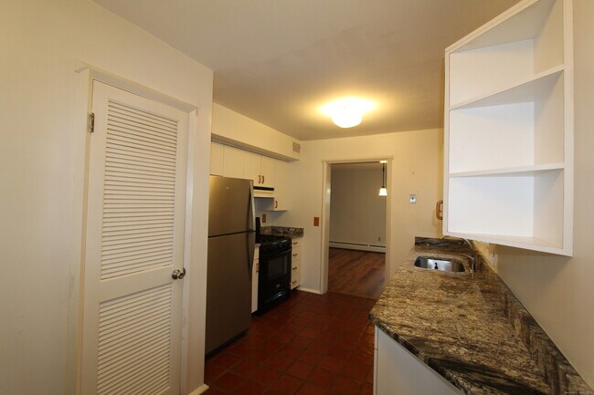 Building Photo - 6 Lyle Ct