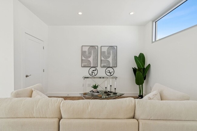 Building Photo - 1343 4th St