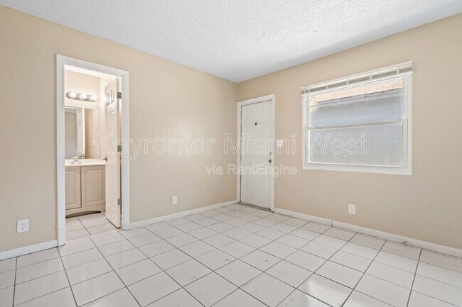 Building Photo - 1022 NW 6th Ave