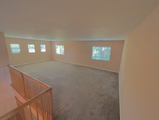 Building Photo - 6001 Jefjen Way