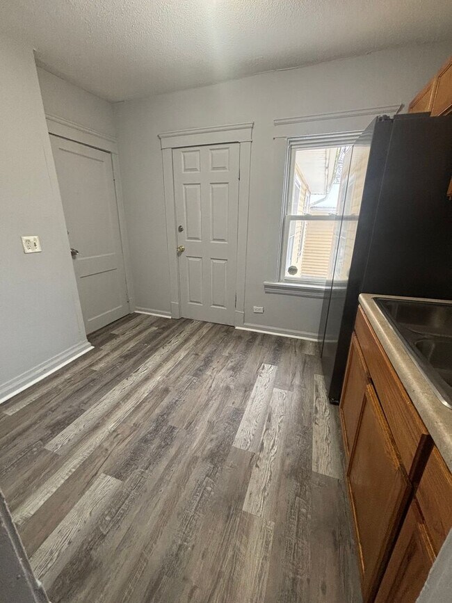 Building Photo - Cleveland North East Single