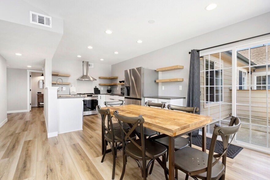 Building Photo - 3002 W Elizabeth St