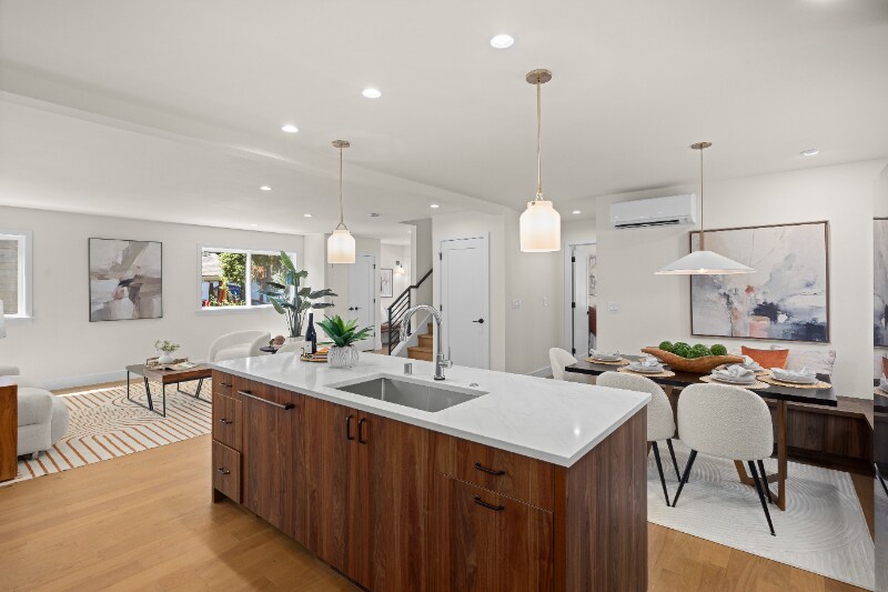 Building Photo - 2349 NE 127th St