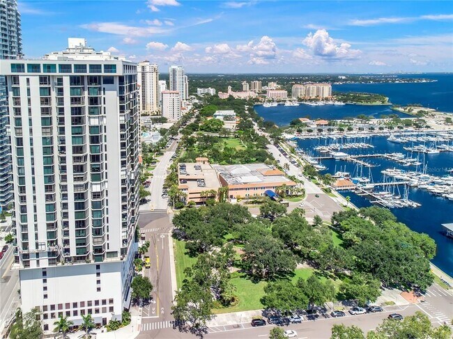 Primary Photo - 1 Beach Dr SE