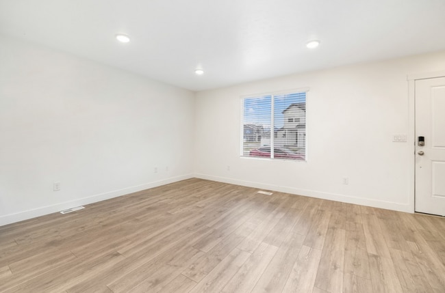 Building Photo - 3-Bedroom Home in Prime Lehi Location