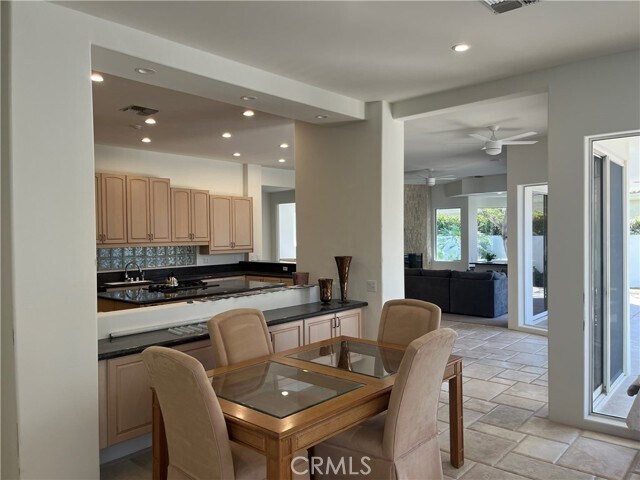 Building Photo - 45540 Cielito Dr