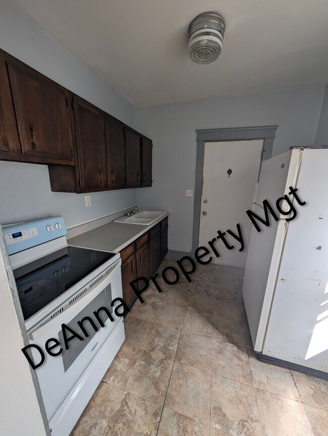 Building Photo - 1281 Clifton Prado