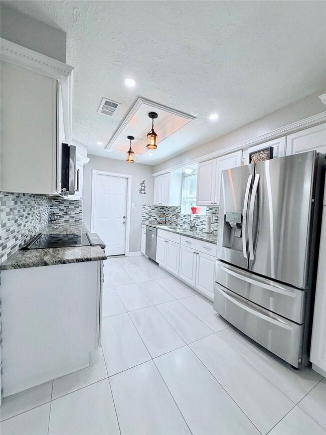 Building Photo - 6610 La Puente Dr
