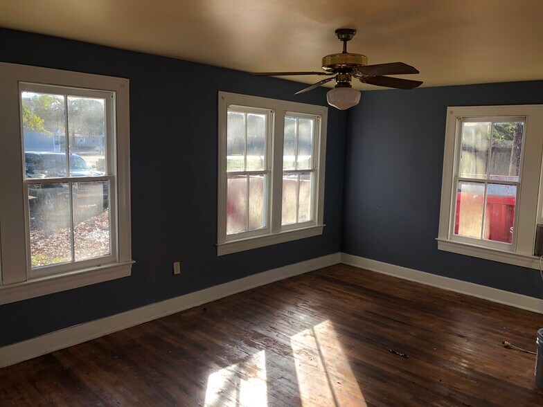 Building Photo - 5519 Lavey Ln