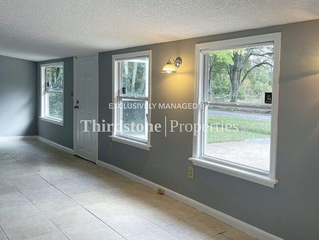 Building Photo - 2965 Armstrong St