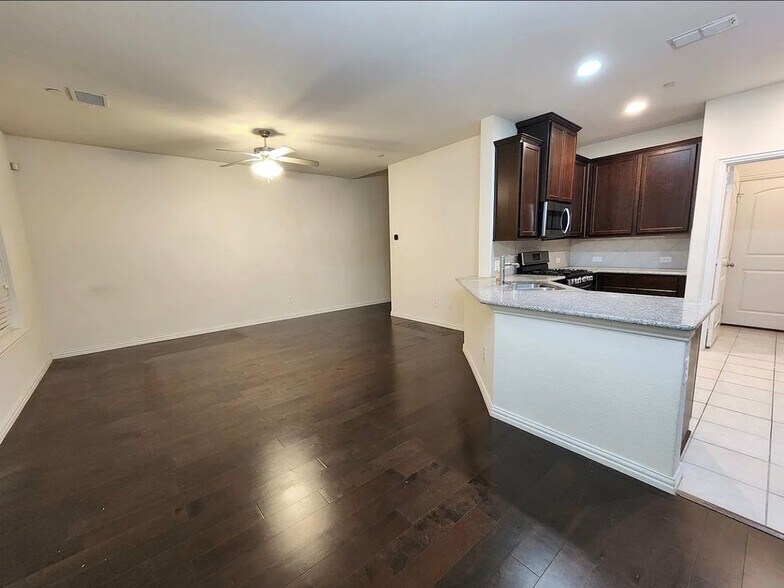 Building Photo - 4816 Bridgewater St