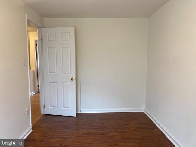 Building Photo - 209 Madison Dr