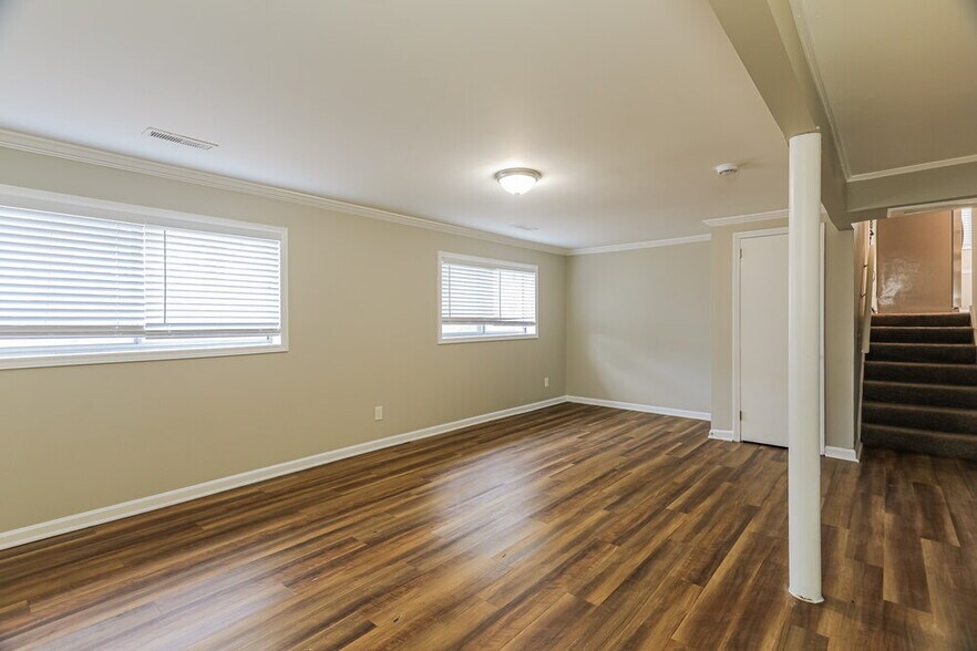 Building Photo - 1217 Turf Dr