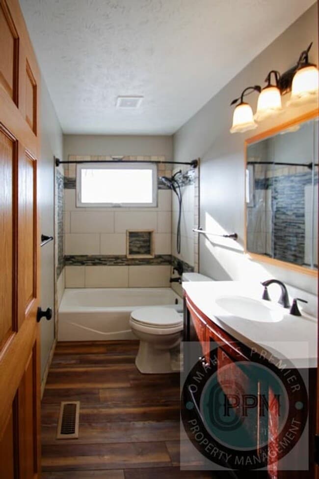 Building Photo - Spacious 3Bed/ 1Bath Home