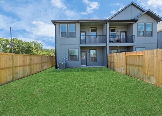 Building Photo - 1526 Crystal Stream Dr