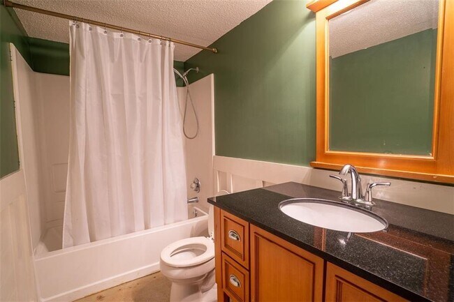 Building Photo - 1540 Magnolia Pl