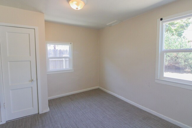 Building Photo - 1 Bed, 1 Bath Cottage in Grover Beach