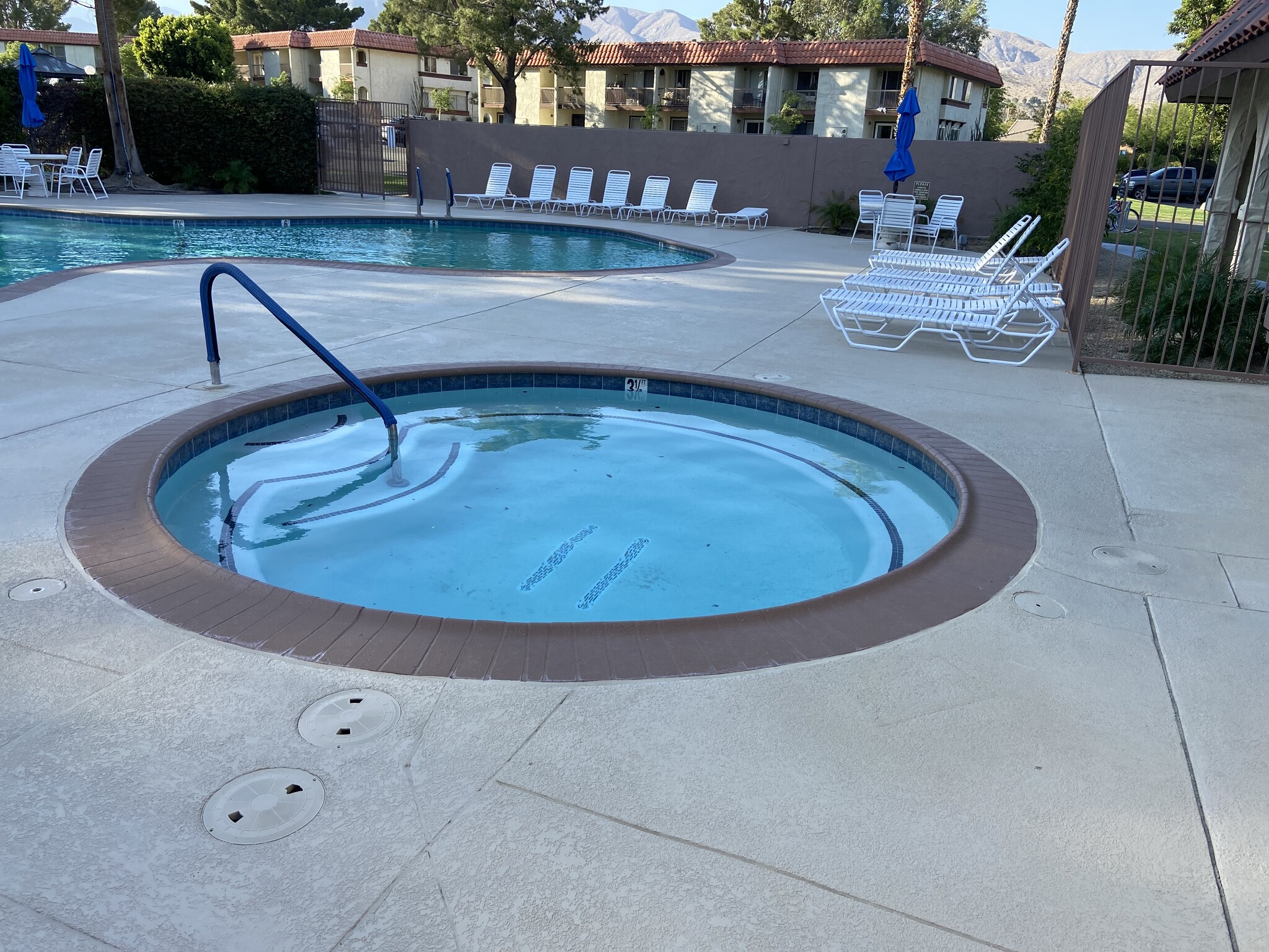 Jacuzzi - 9645 Spyglass Ave