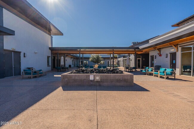 Building Photo - 5524 S Dillon Cir