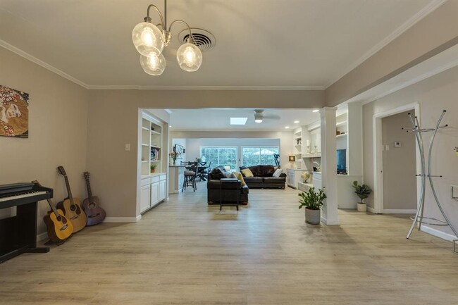 Building Photo - 3002 Stardust Dr