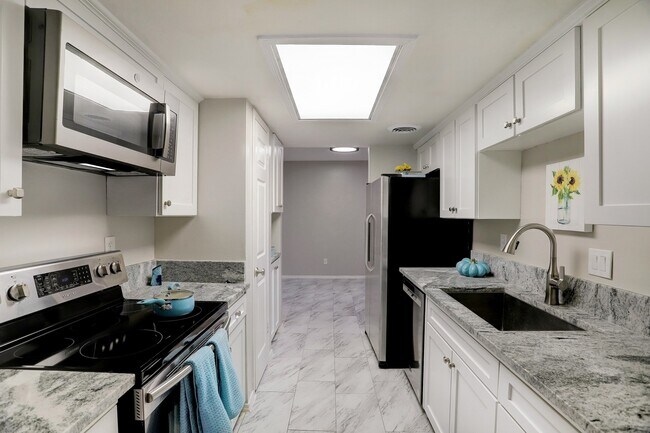 Building Photo - 12633 Memorial Dr